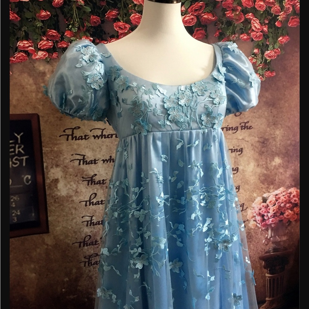 Custom ‘Bridgerton’ gown - Picture 2 of 6
